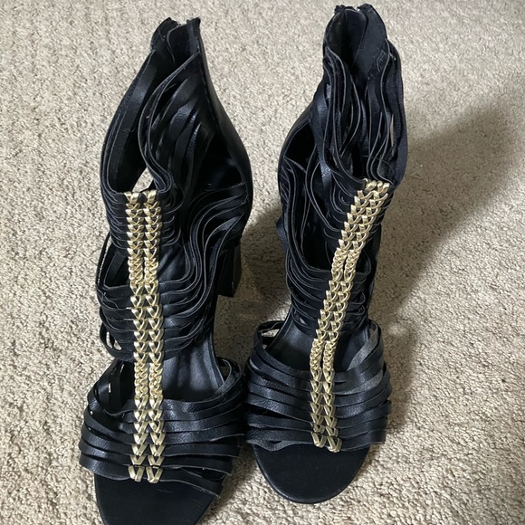 4 inch Charming Charlie Chunky Heal. - Picture 1 of 5